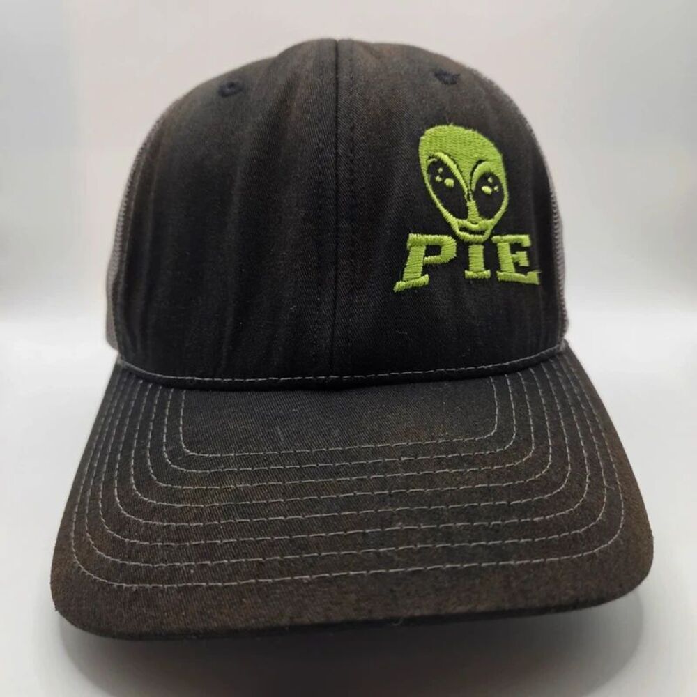 Richardson Style 112 Alien PIE Trucker Hat – Black & Charcoal Gray Snapback